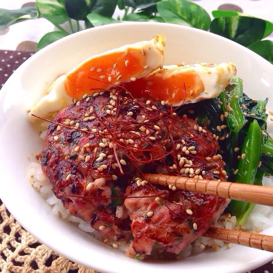 Snapdishの料理写真:ロコモコ風◎照り焼きイカバーグ丼|優雨【ゆぅ】@ HMH所属さん