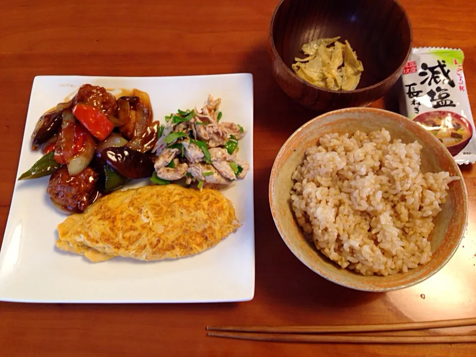 玄米ご飯  鶏団子甘酢あん  ささみとセリの胡麻和え  和風オムレツ|みゆさん