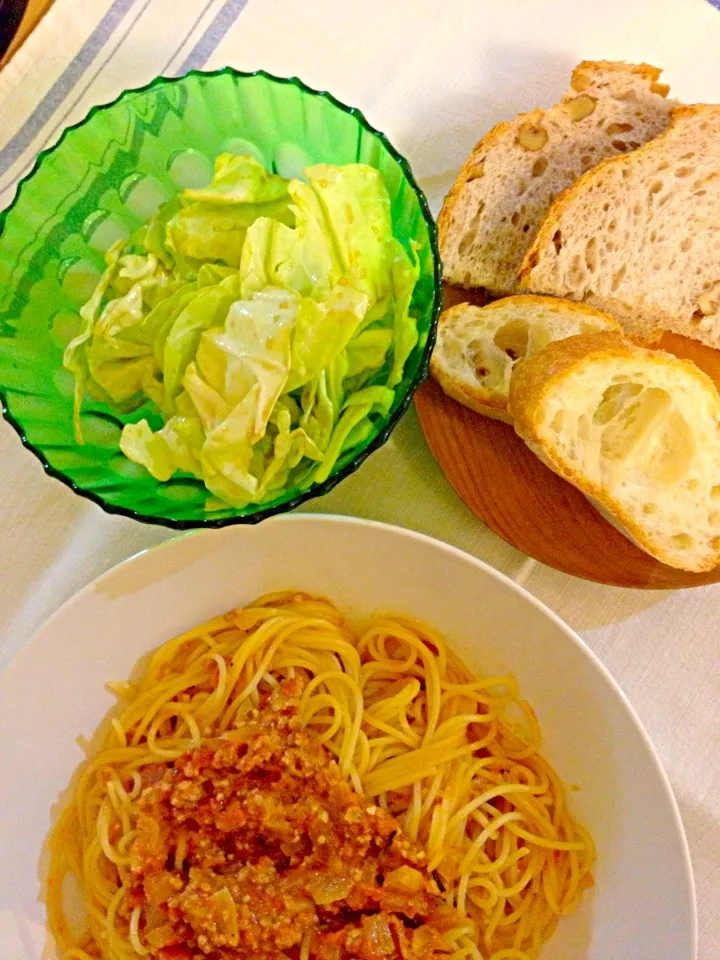 トマトと三種のチーズのパスタとキャベツサラダ|西田真由子さん