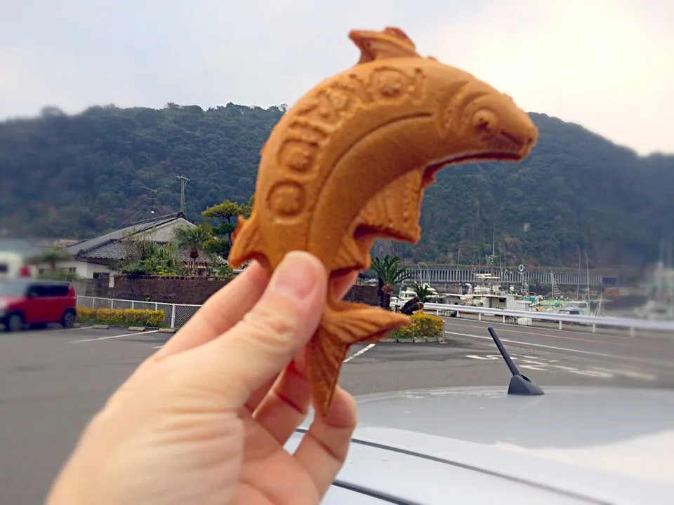 指宿の道の駅…カツオ焼き（笑）（笑）（笑）（笑） （笑）中身は、安納芋アン！！|食キングさん