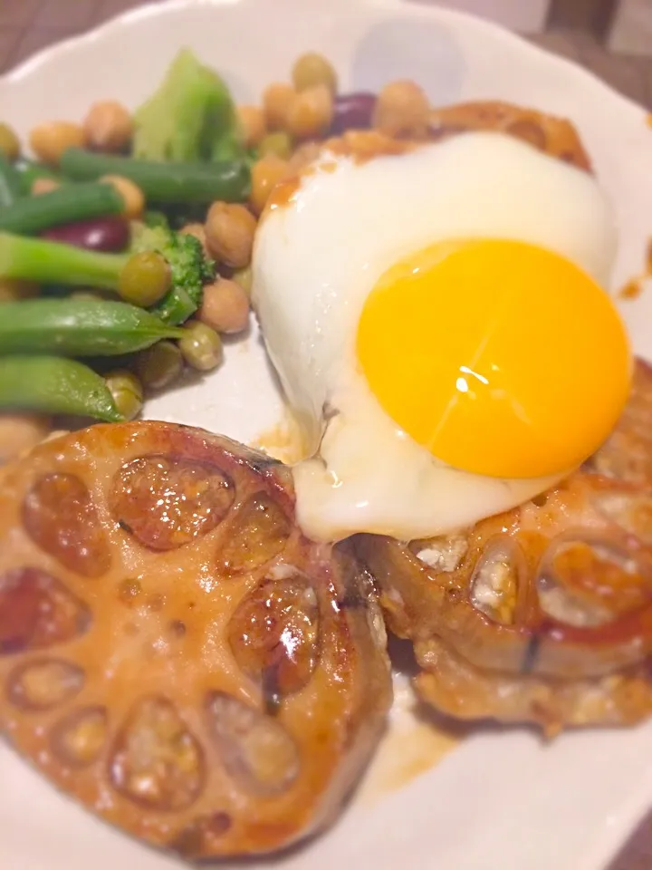 Lotus root and tofu dumping, beans and greens warm salad 蓮根と豆腐バーグ、豆と緑野菜の温サラダ|emi tanakaさん