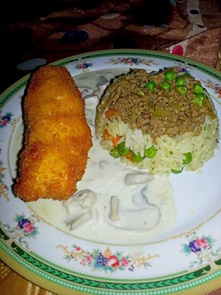 Snapdishの料理写真:chicken role with mashrom sos and rice|samar nabahinさん