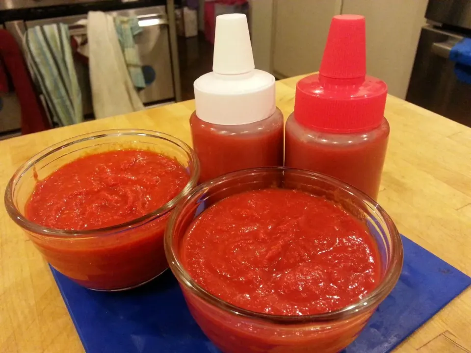 Homemade Sriracha sauce; extra hot, no preservatives.|Chef On Qさん