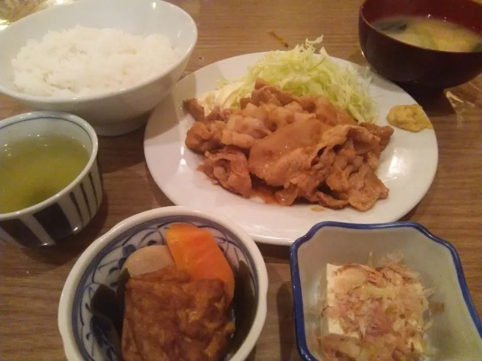 Snapdishの料理写真:居酒屋・天作の生姜焼き定食、680円。|東京ライオンズさん