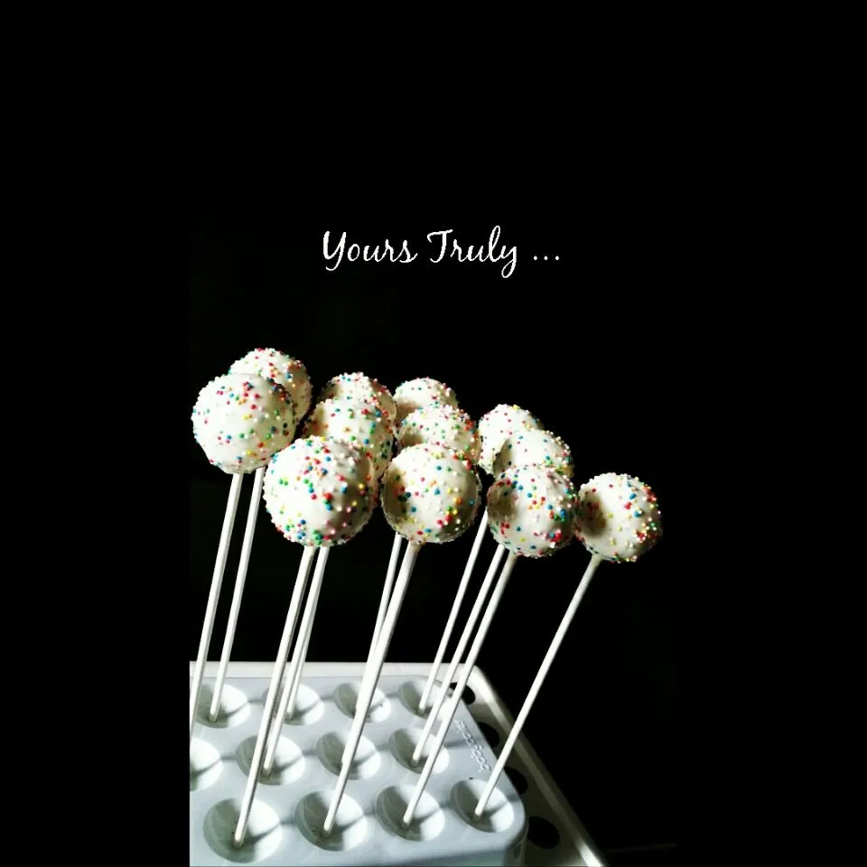 Cakepops with Rainbow Confetti|Kandos Galさん