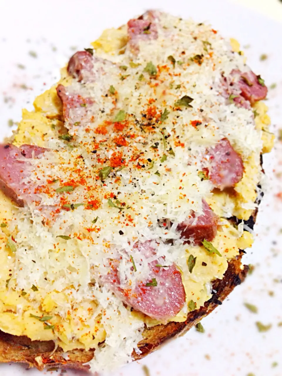 Breakfast 'pizza' - smoked duck breast with paprika hummus on toast, topped with Parmesan|coxiella24さん