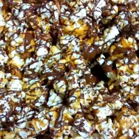 caramel popcorn with almond and pecans and mint flavored chocolate|elizabethさん