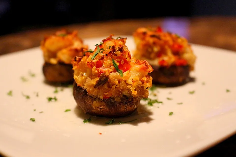 Snapdishの料理写真:Crab Stuffed Mushrooms|Tony Gさん