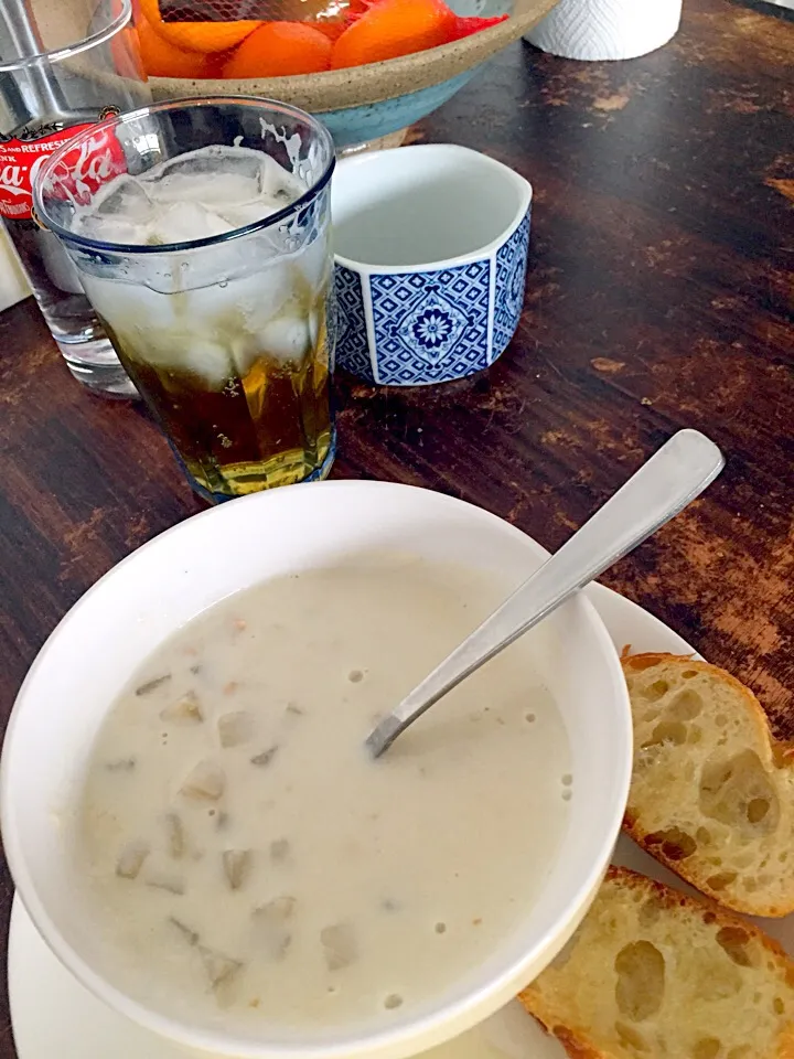 Clam chowder and baguette|lauren shannonさん