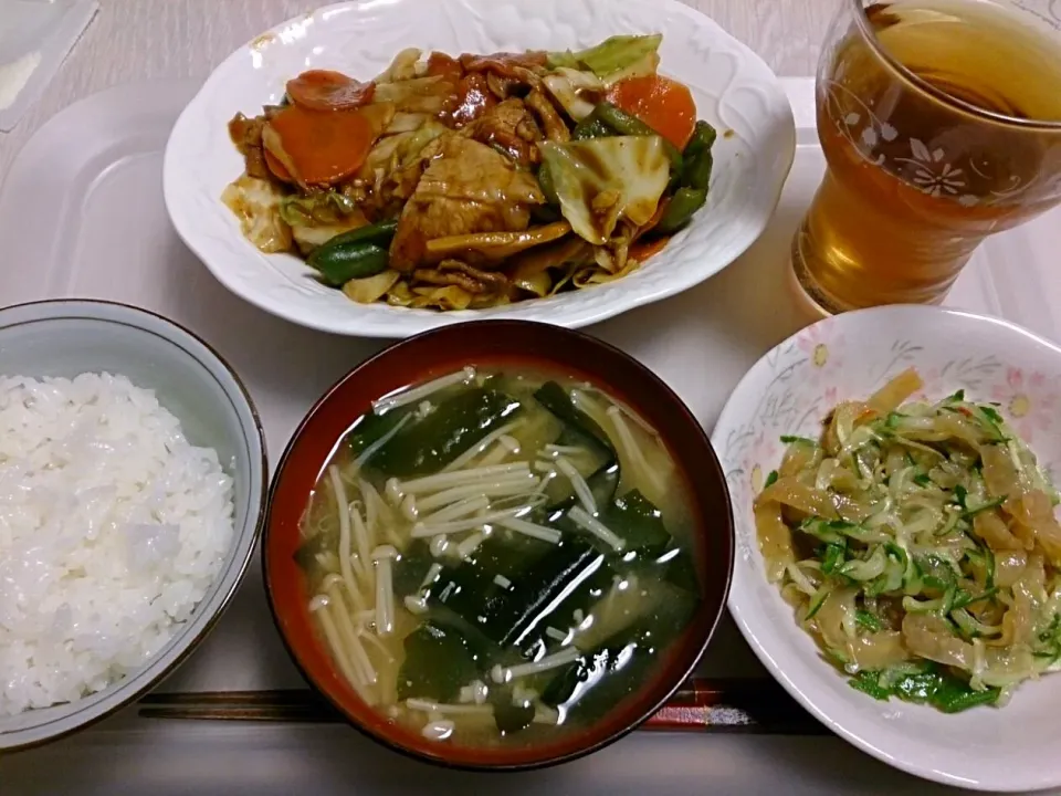 回鍋肉、キュウリと中華くらげのあえもの、お味噌汁（えのき茸とワカメ）、ごはん|beesukei（献立備忘録）さん