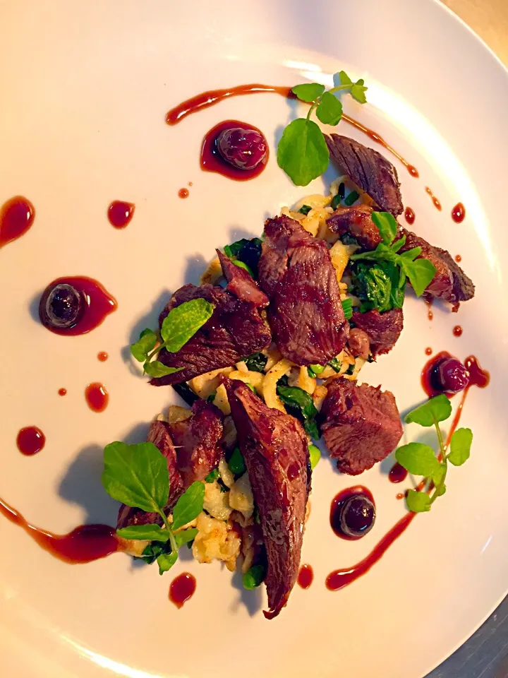 Slow roasted venison shoulder, spinach, homemade spaetzle, blueberry and cranberry red wine jus|Michael Kohlさん