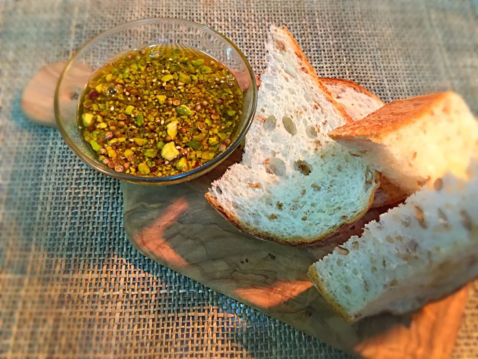 Sourdough bread and dukkah|Michael Kohlさん