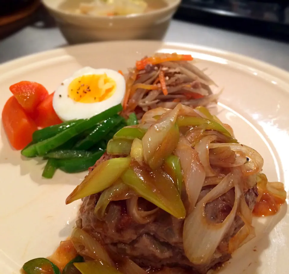 ワ風ハンバグープレート＆味噌が勝ってる具だくさん粕汁ʕ-̼͡-ʔ|七海さん