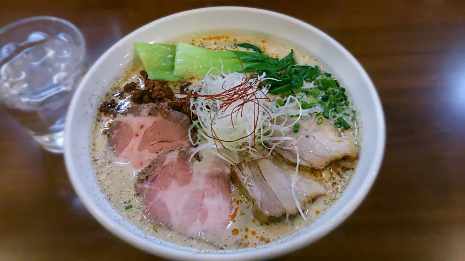 麺や真登 平日限定濃厚担々麺チャーシュー 中盛り|ミナミ ヒロヤさん