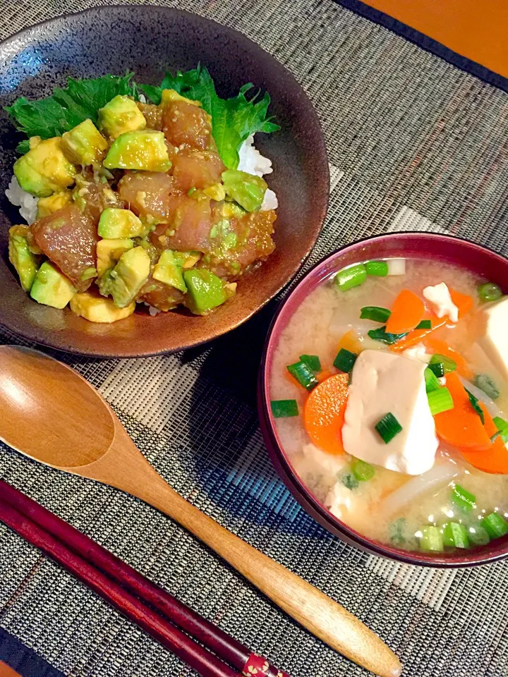 Snapdishの料理写真:マグロアボカドユッケ丼。|titosetosioriさん