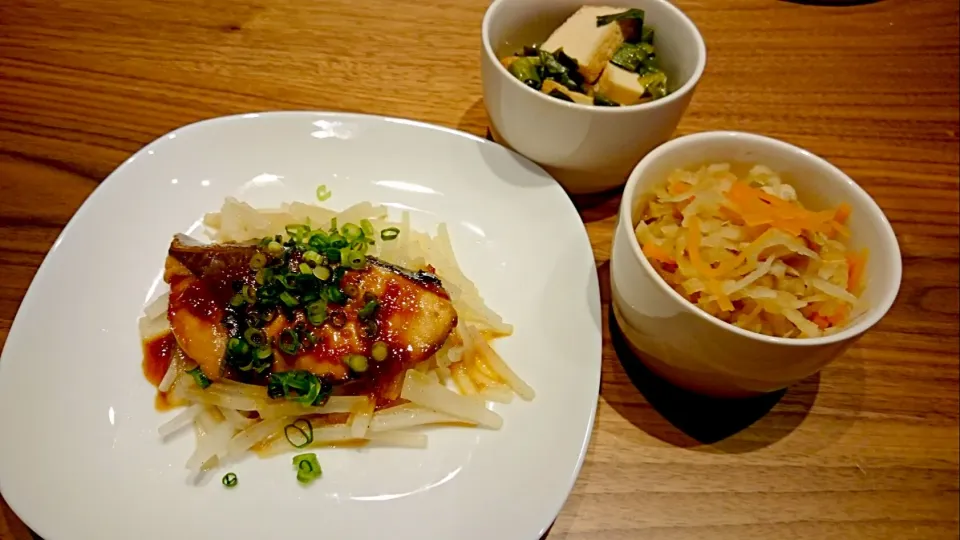 ブリの照り焼きと切り干し大根の煮物と厚揚げと小松菜の煮物|あやかさん