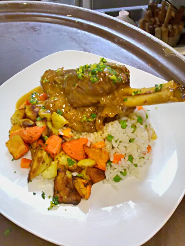 Snapdishの料理写真:braiaed lamb shank|Nicholas Lynchさん