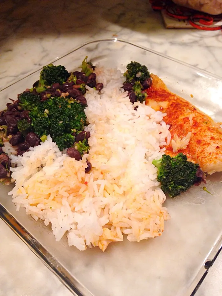 Black beans with broccoli jasmine rice and bake  tilapia.|Spice Girlさん