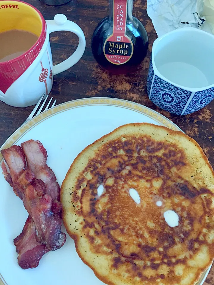 Happy valentines breakfast pancakes|lauren shannonさん