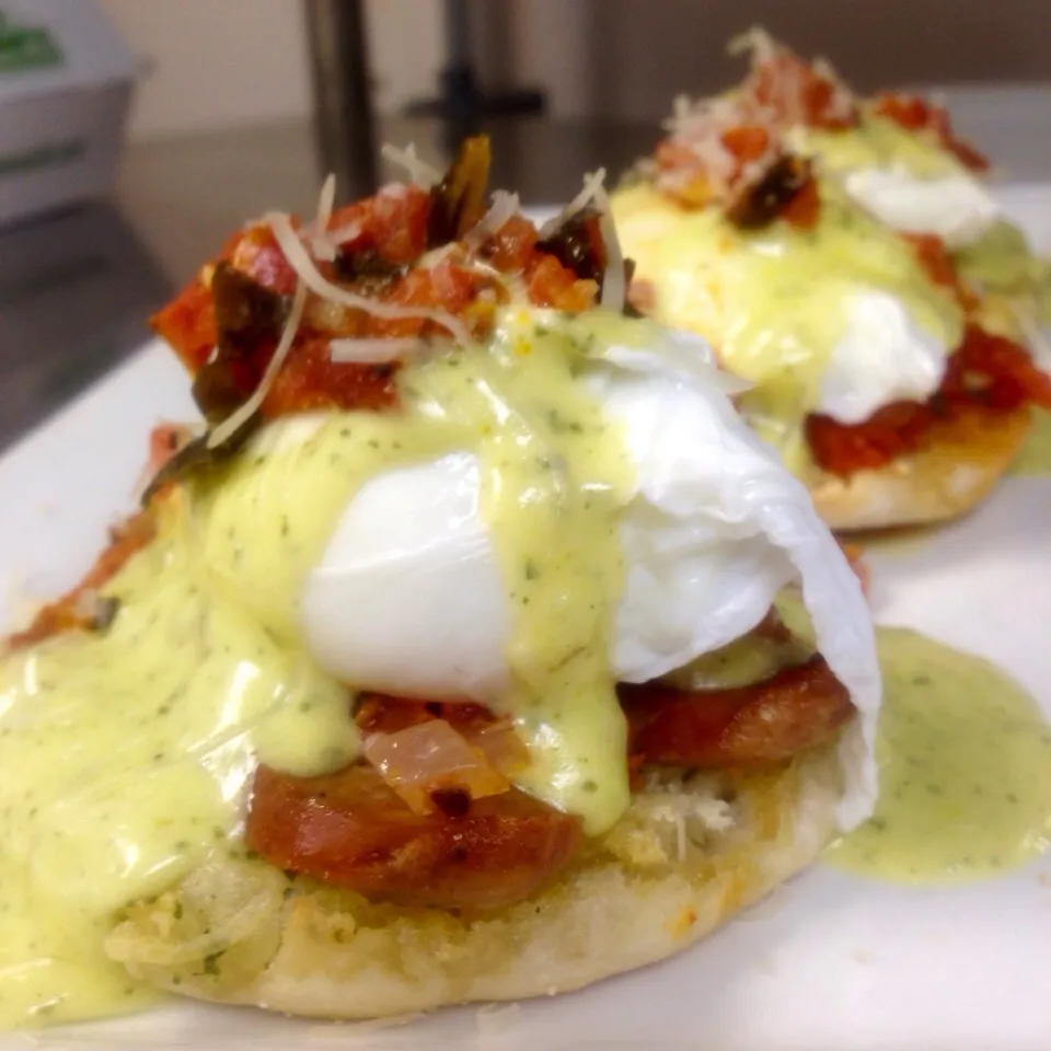 Italian Eggs Benedict with Pesto Hollandaise|peggy waldonさん