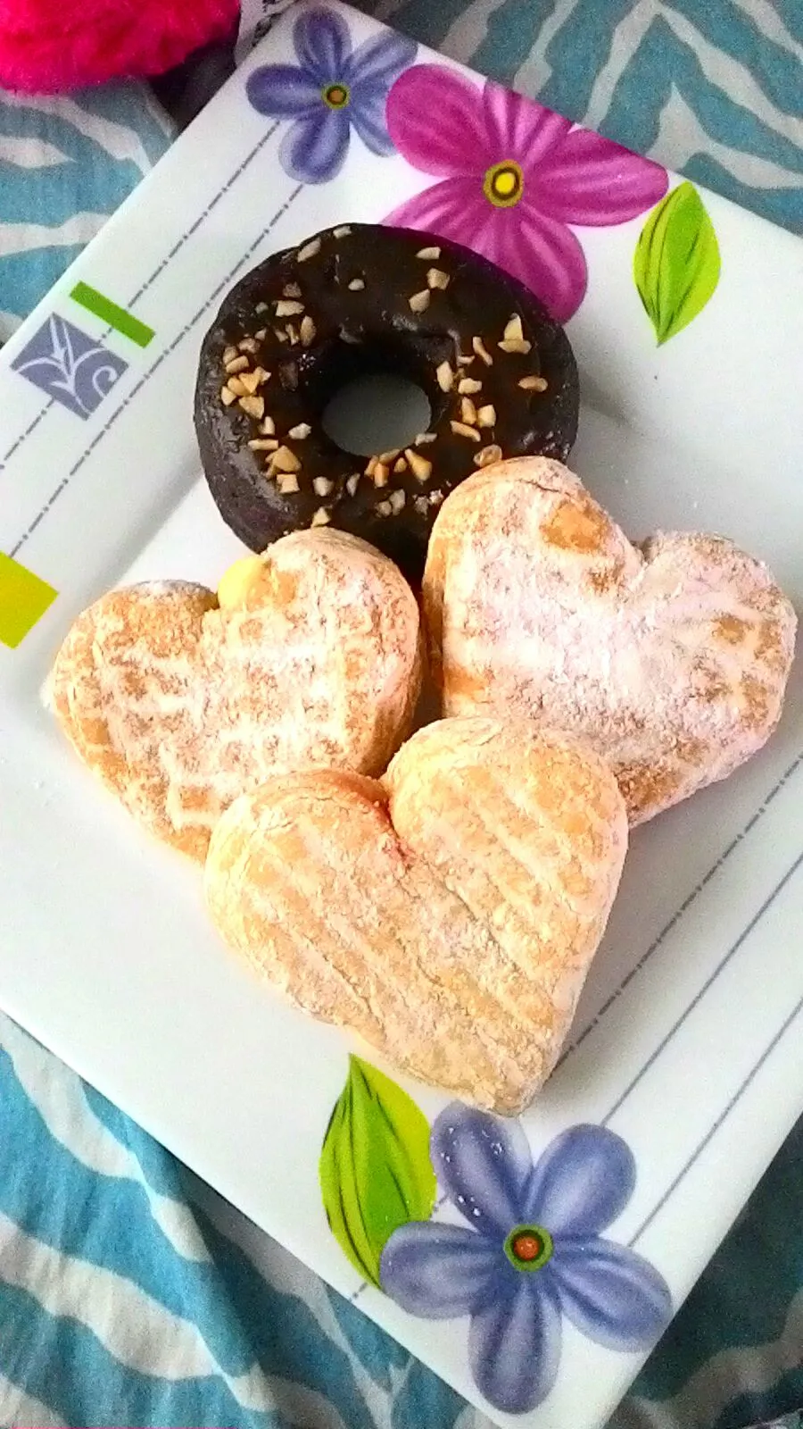 #donut #heart #happyvalentines|Foodies Goodiesさん