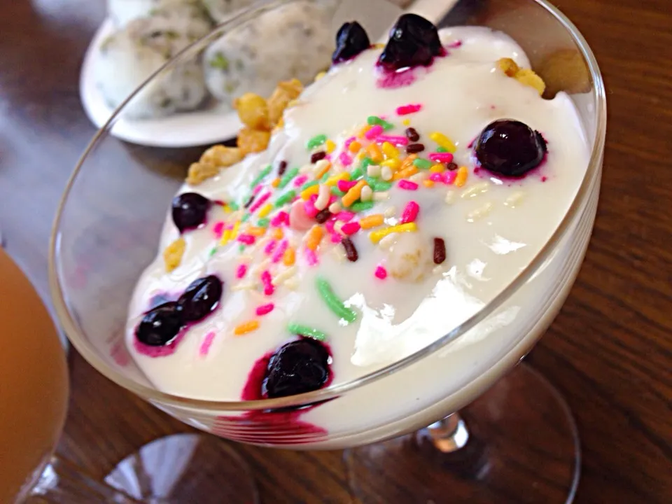 Fruit granola yoghurt|viviさん