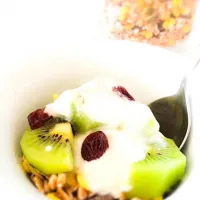 Snapdishの料理写真:Musli with kiwi and yoghurt|Chiho Yamamotoさん