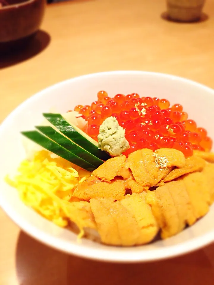 Sea Urchin Salmon Roe Sushi with Gold Paper|Sam: photos by iPhoneさん