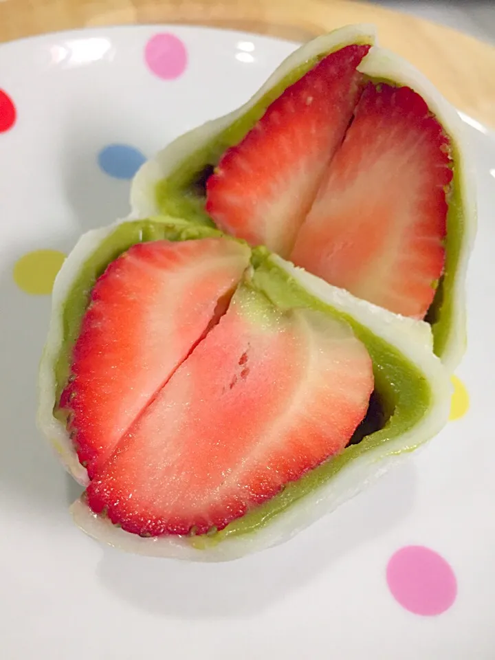 Snapdishの料理写真:Strawberry daifuku|PhUnGさん