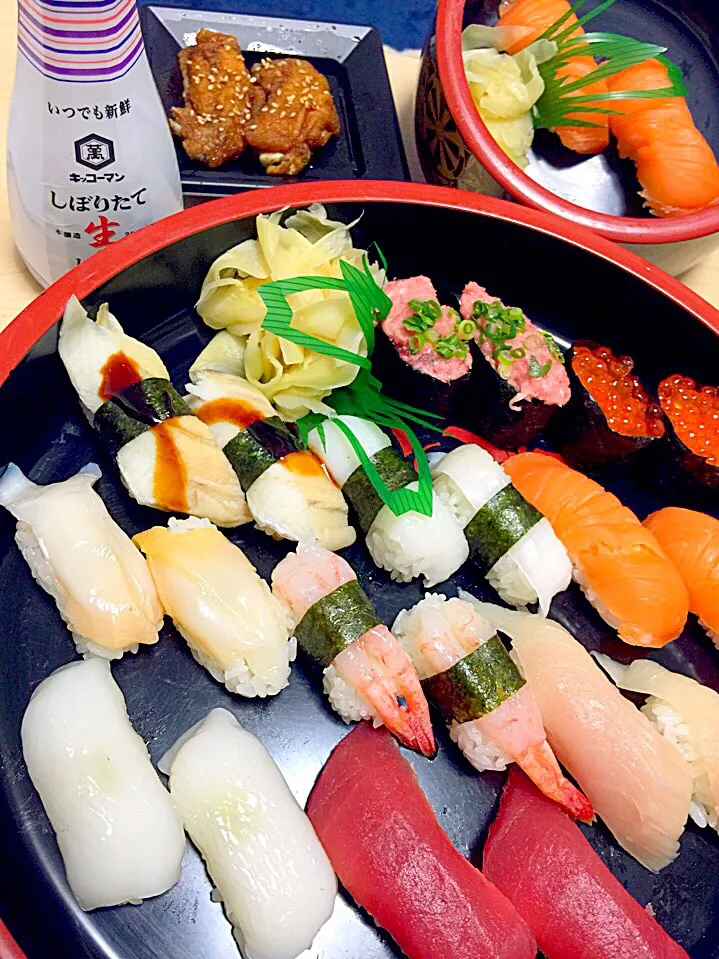 Snapdishの料理写真:Lagi masuk angin ga berani kluar rumah Sushi delivery solusinya 😄|reviliaさん