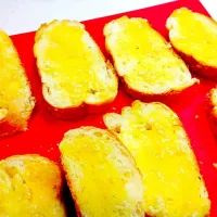 Garlic breads...so yummy|luluhさん