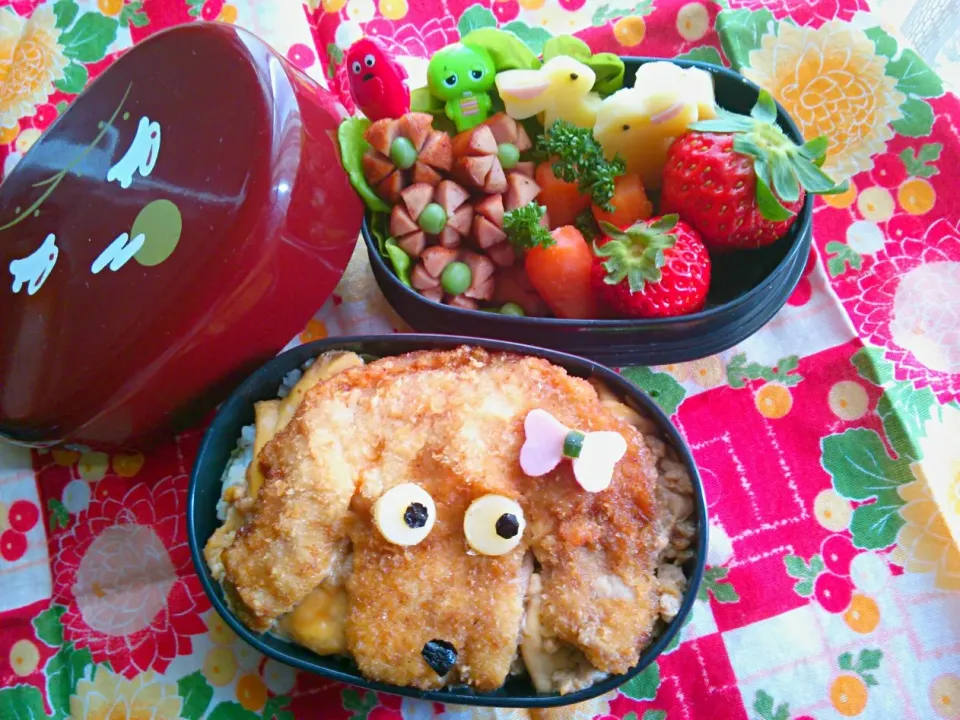 🍱ワンちゃんのカツとじ丼弁当｢2015/02/10(火)｣…犬のカツとじ丼*花のソ―セージ*ウサギのチーズ*人参のグラッセ*苺|*ママちゃん*さん