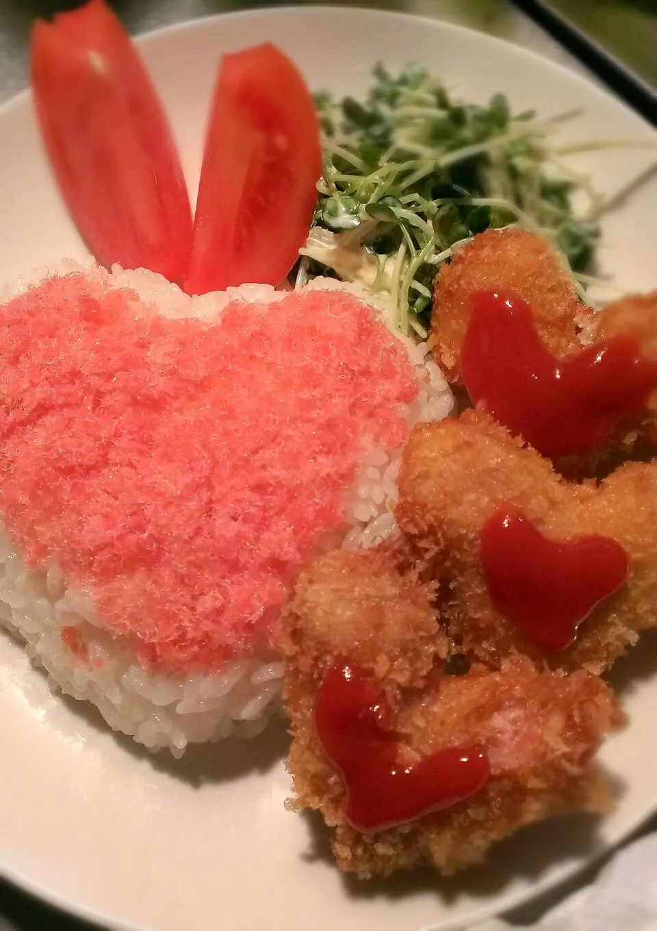 でんぶご飯とハートのウインナーとんかつプレート|こねえちゃんさん