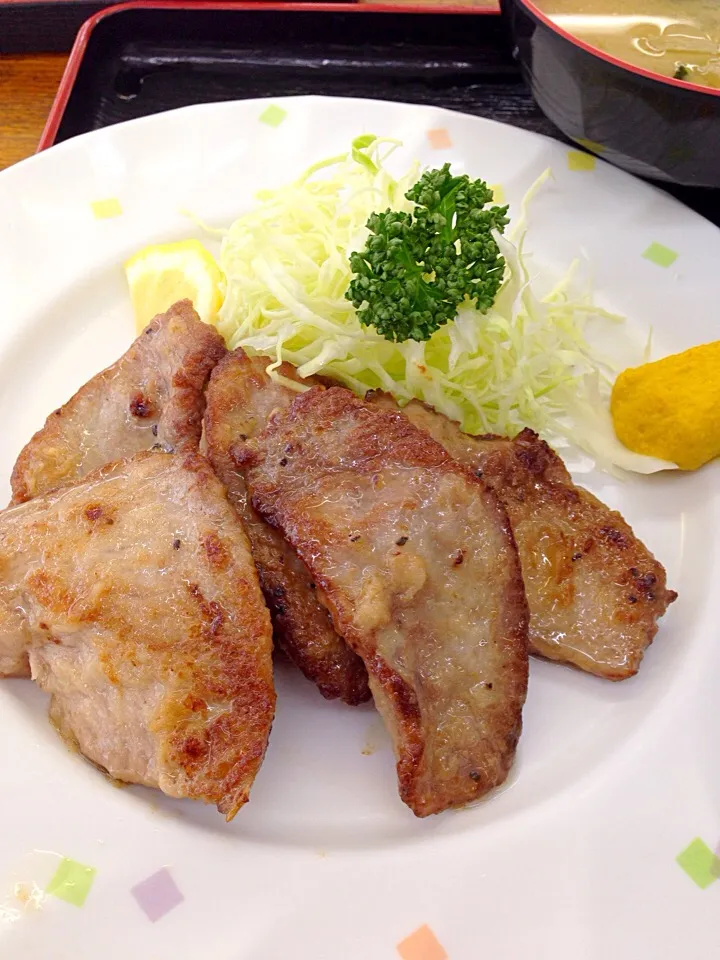 焼津 小川港魚河岸食堂 まぐろのほほ肉焼き(塩胡椒味)|あっこぷーさん