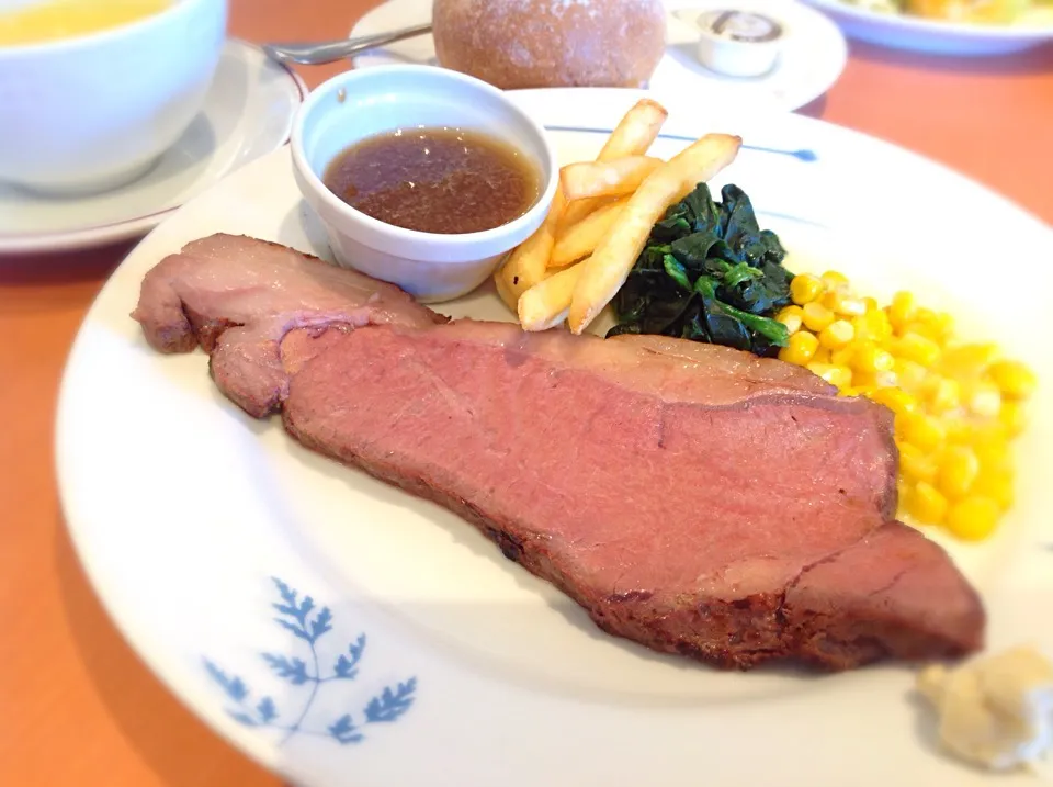 無性にロースビーフが食べたくなった😋|アライさんさん