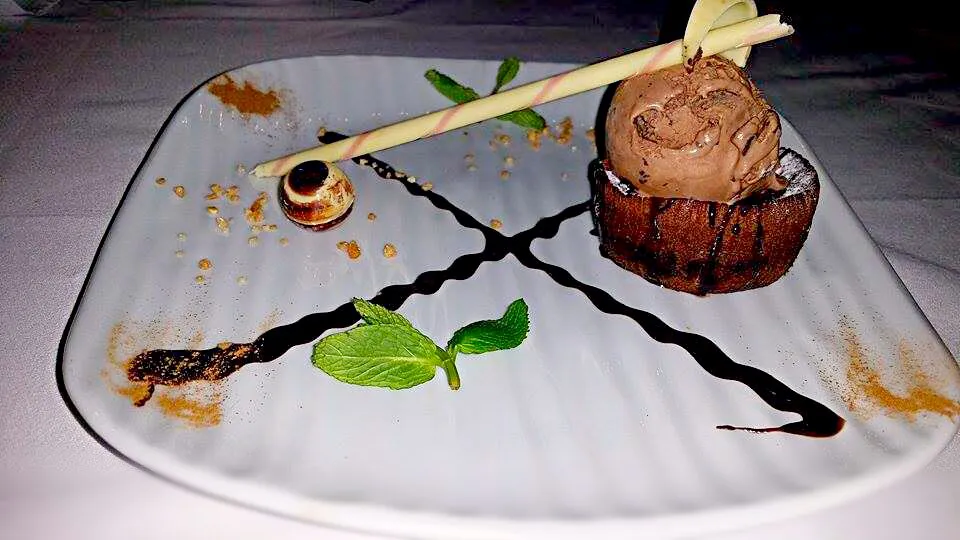 Dark chocolate  fondant with chocolate ice-cream. ..|Simon Mathewsさん