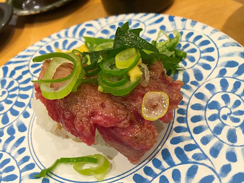 鮪頬肉の炙り。さばきたての新鮮なの、まるでステーキのよう。|たけうちさん