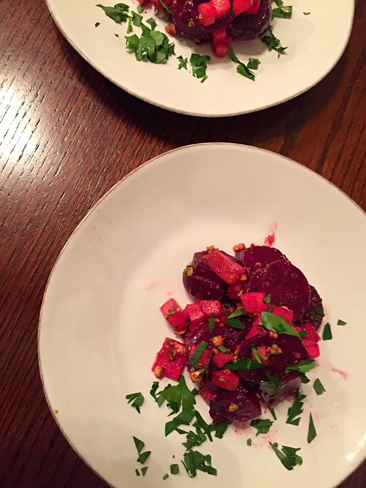 Valentine's Day salad (beets and apples)|Matthew Cashenさん