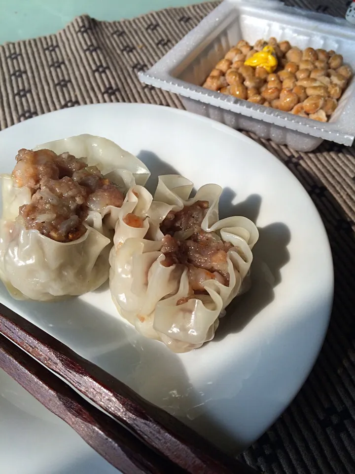 Lunch time!!... Shumai and natto|Nigel Nakadaさん