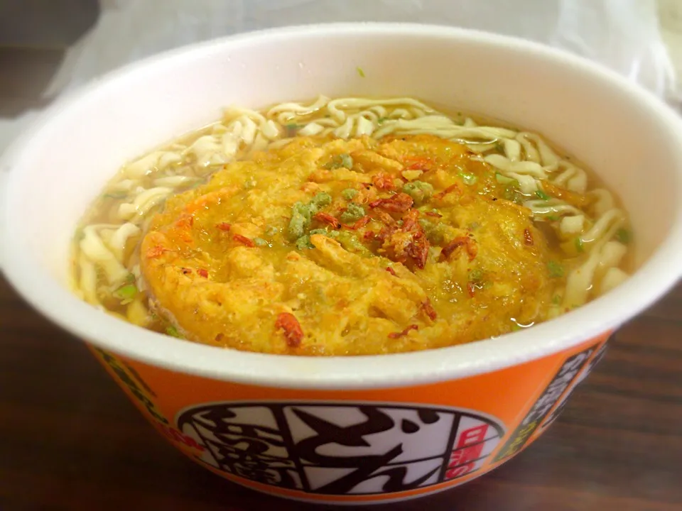 日清のどん兵衛 特盛かき揚げ天ぷらうどん|ぬぬ。さん