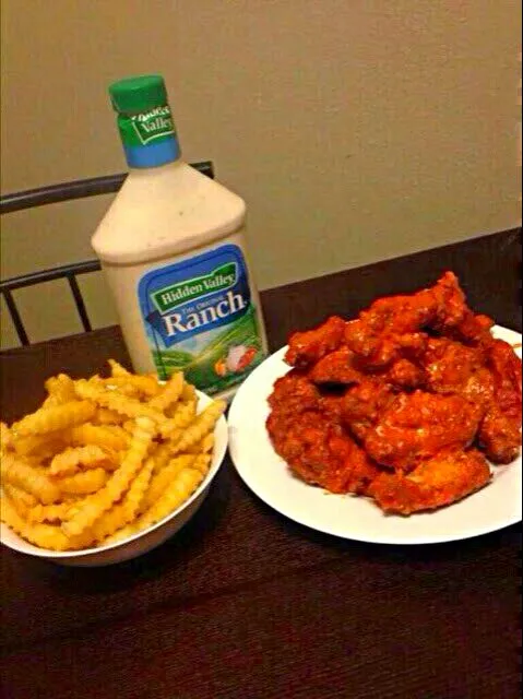 Never get enough of Hot Wings 🔥 😋 🔥 I Made Hot Wings and Fries for my Lil Foodie Princess & My Niece 😊❤😊 #Chicken|Alisha GodsglamGirl Matthewsさん