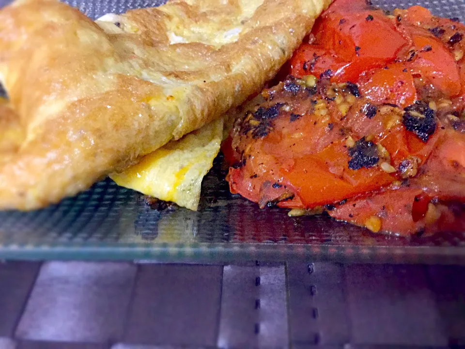 Snapdishの料理写真:Omelete de fromage com tomate frito e ervas|mimi monさん