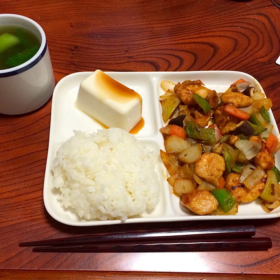 Chinese chicken n veggies, Tohu w/ soy sauce, qinggengcai n carrots soup, rice|Hikaruさん