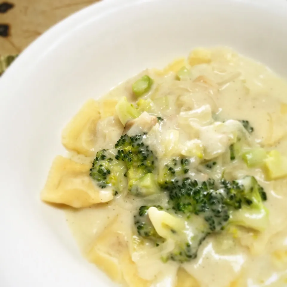 Snapdishの料理写真:Raviolini with Broccoli Cream Sauce @home|senseki22さん