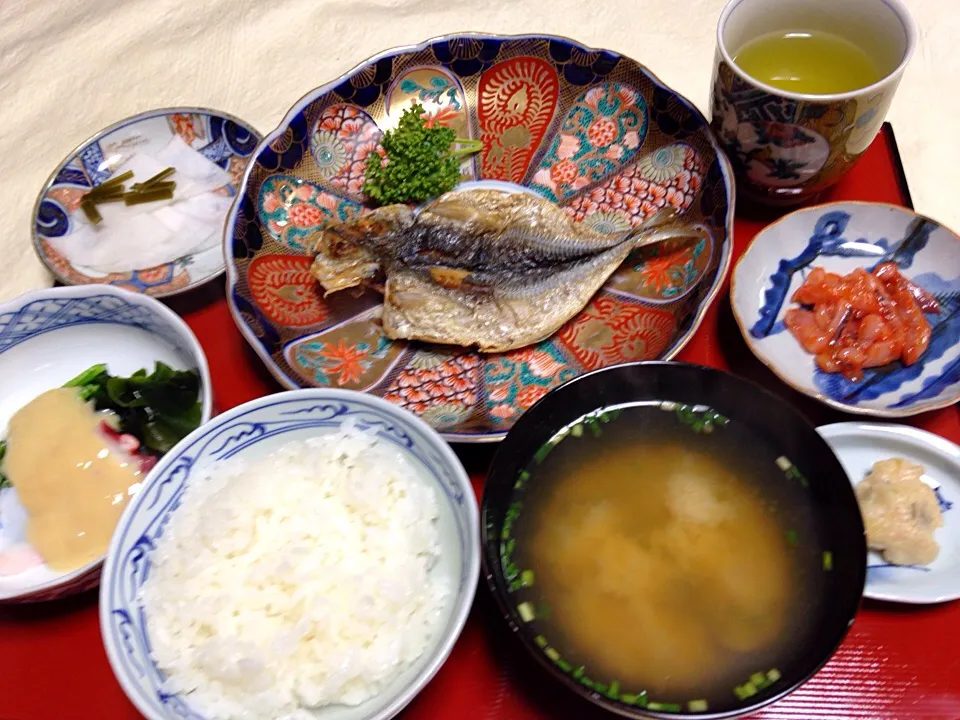 20150215夕食。タコのぬた。千枚漬け。アジの開きの素揚げ⬅︎これ、骨も全部食べられて、めちゃ美味しいですよ。イカ明太。山海わさび漬け。シジミの味噌汁。煎茶。|Keiko Moritaさん