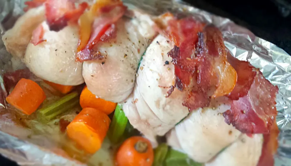 chicken wrapped in bacon filled with honey and macadamia|woodfiredさん