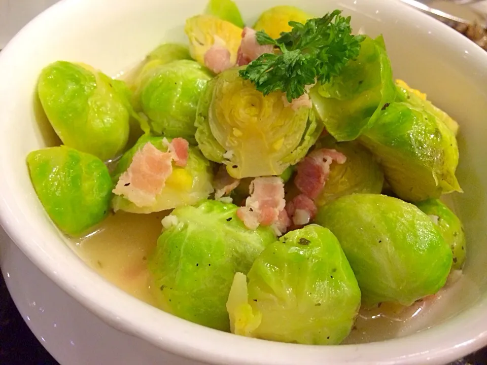 Snapdishの料理写真:Brussels Sprouts with Bacon|prissyさん