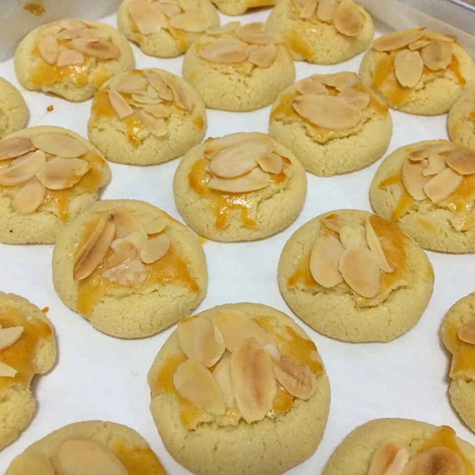 Almond flake cookie|Trish Wongさん