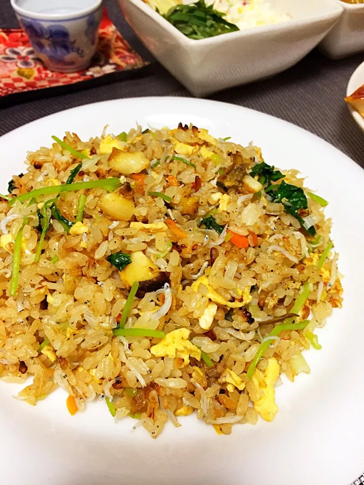 サザエ炊き込みご飯の余りをチャーハンに|ほっけまんさん