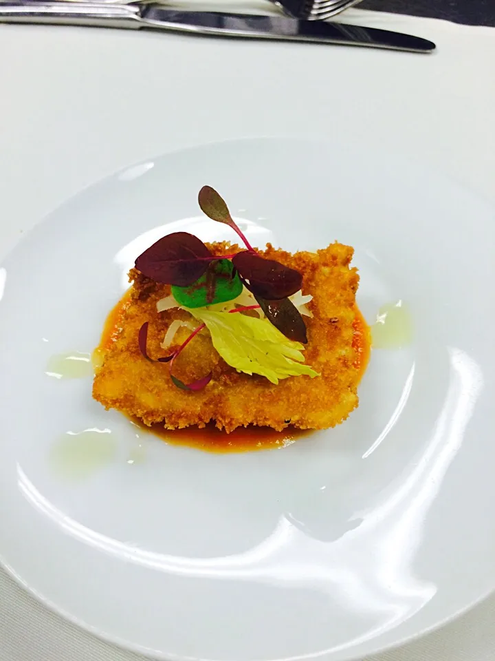 Amuse bouche of fried butternut squash ravioli with tomato coulis and smoked mozzarella|Milka Papricaさん